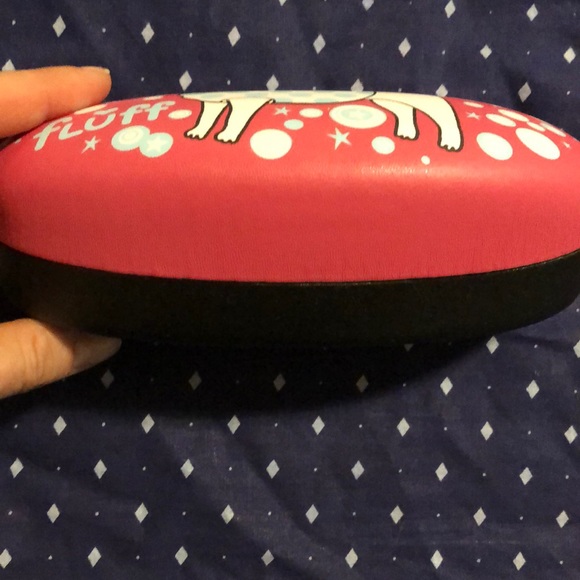 Fluff Pug Sunglasses Case - Picture 2 of 3